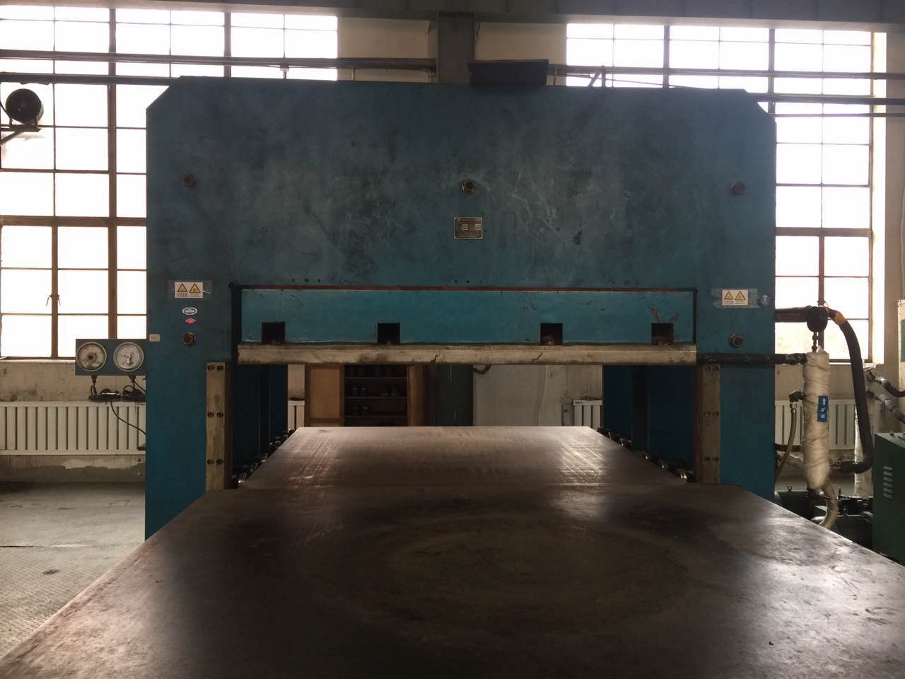 2500大型平板硫化機 